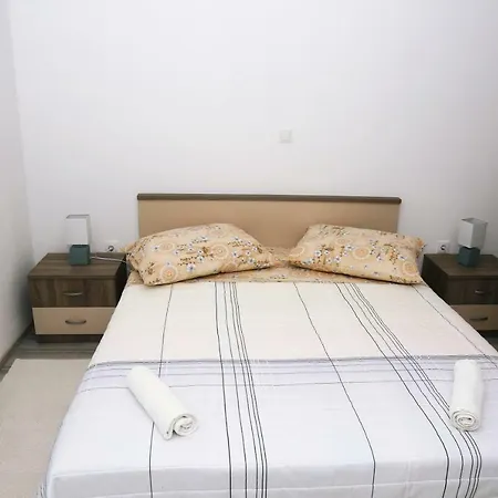 Apartment Tonia Br. 1 *