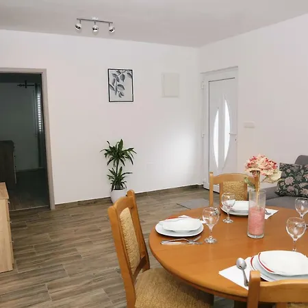 Apartment Tonia Br. 1 Zavalatica