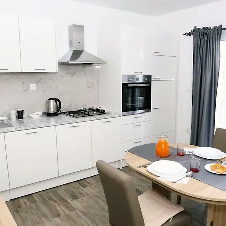 Apartment Tonia Br. 1 Zavalatica