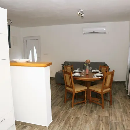 Apartment Tonia Br. 1 Zavalatica