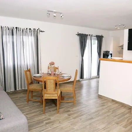 Apartment Tonia Br. 1 *