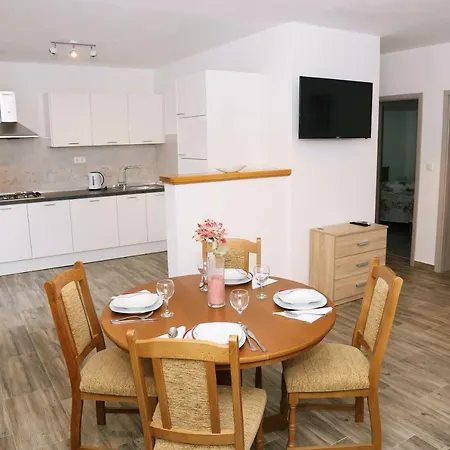 Tonia Br. 1 Appartement Zavalatica