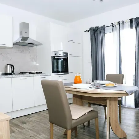Tonia Br. 1 Apartment *
