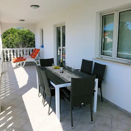 Apartment Tonia Br. 1 *