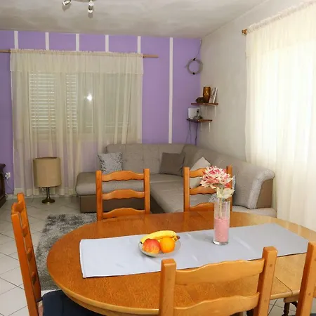 Tonia Br. 1 Apartment *